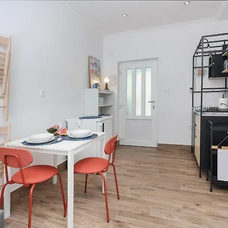 Apartment Feria 2 *