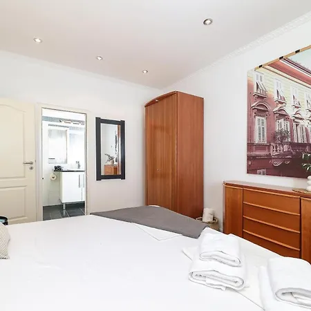 Apartment Feria 2 *