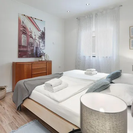 Feria 2 أوباتيا