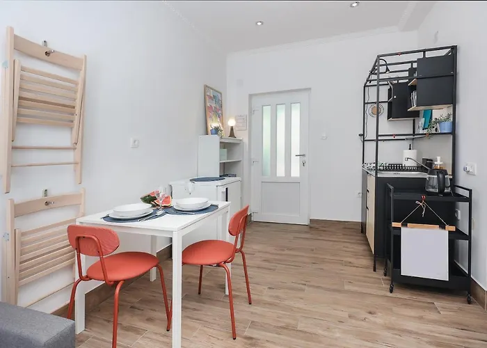 Apartment Feria 2 *