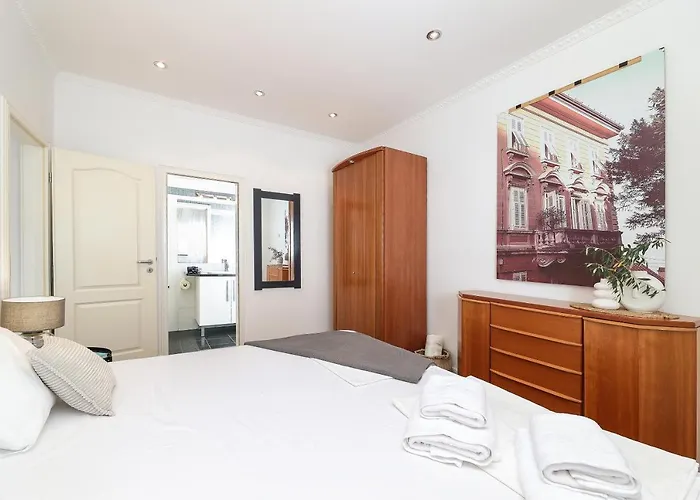 Apartment Feria 2 *
